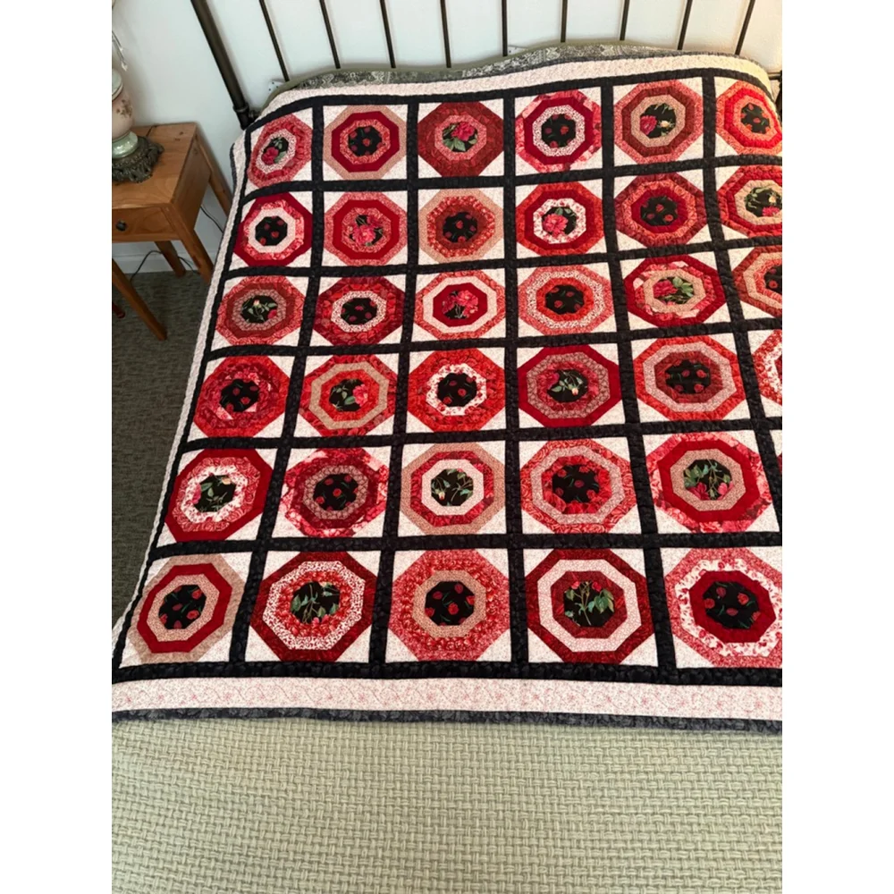 Vintage Handmade Quilt Red Black Floral Patchwork Octagon Cottage Farmhouse 65x6